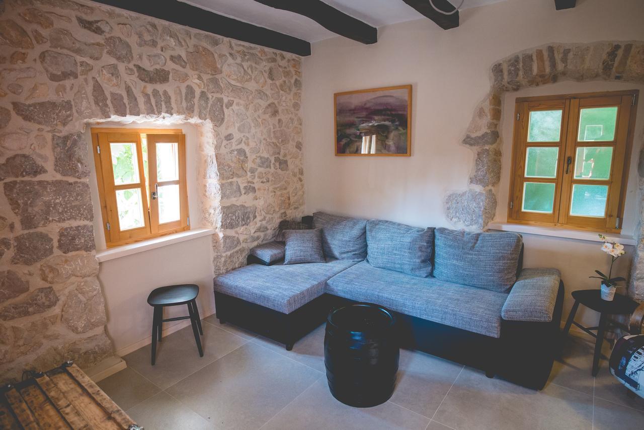 Holiday Home Jela Dobrinj エクステリア 写真