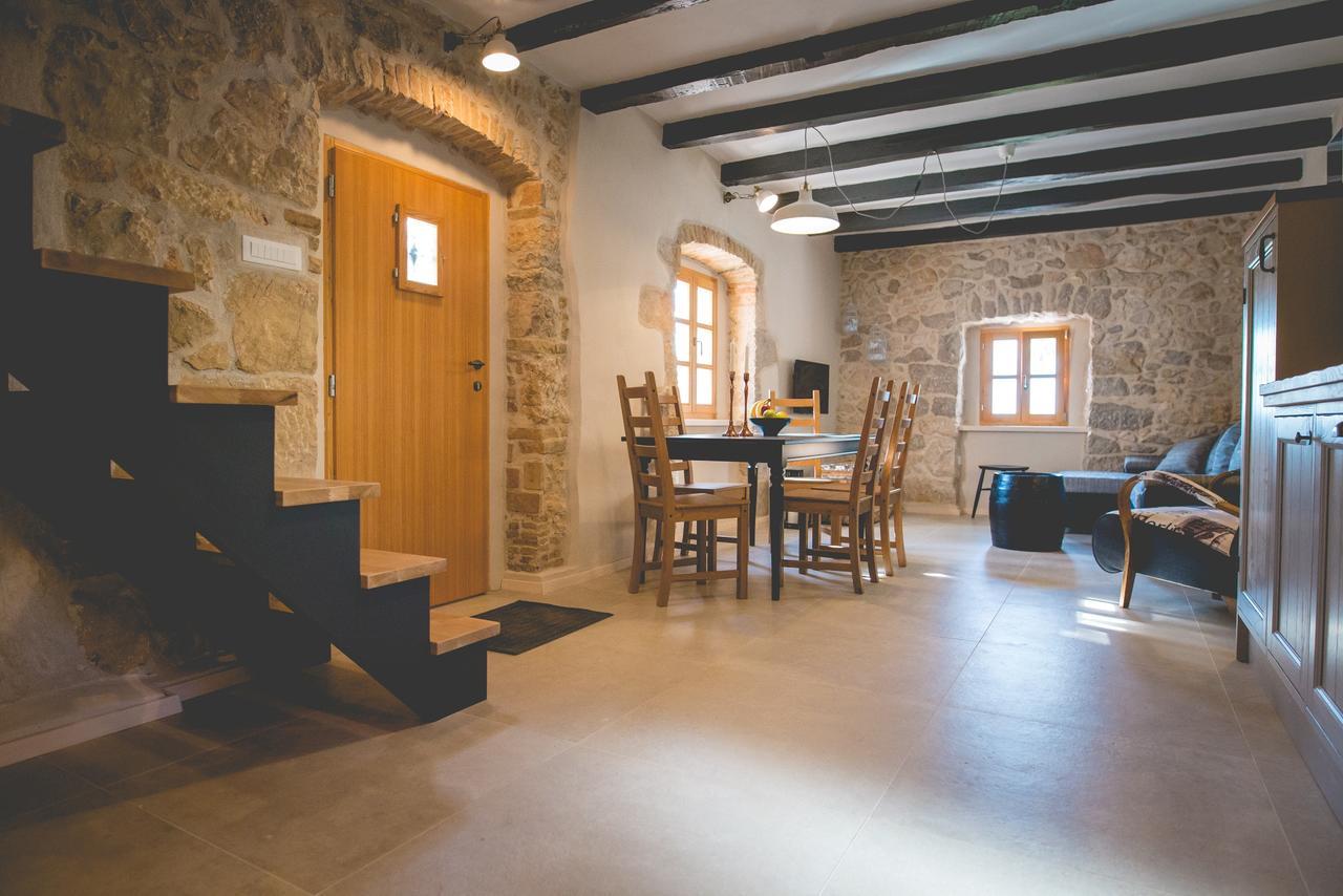 Holiday Home Jela Dobrinj エクステリア 写真