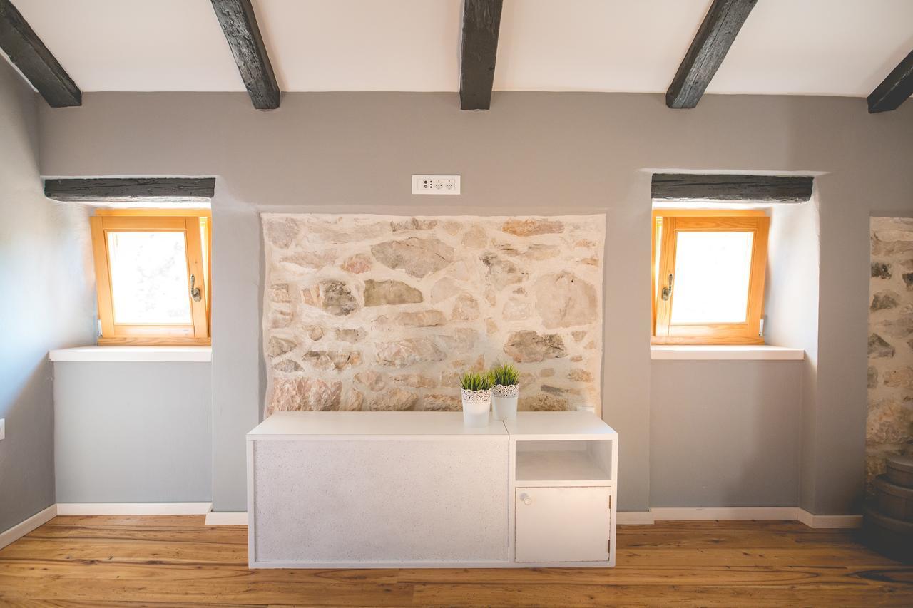 Holiday Home Jela Dobrinj エクステリア 写真