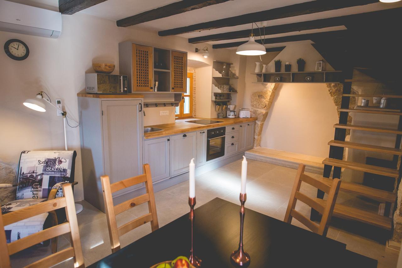 Holiday Home Jela Dobrinj エクステリア 写真