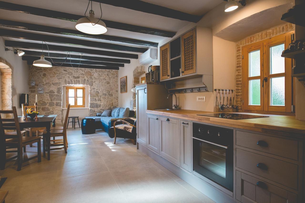 Holiday Home Jela Dobrinj エクステリア 写真