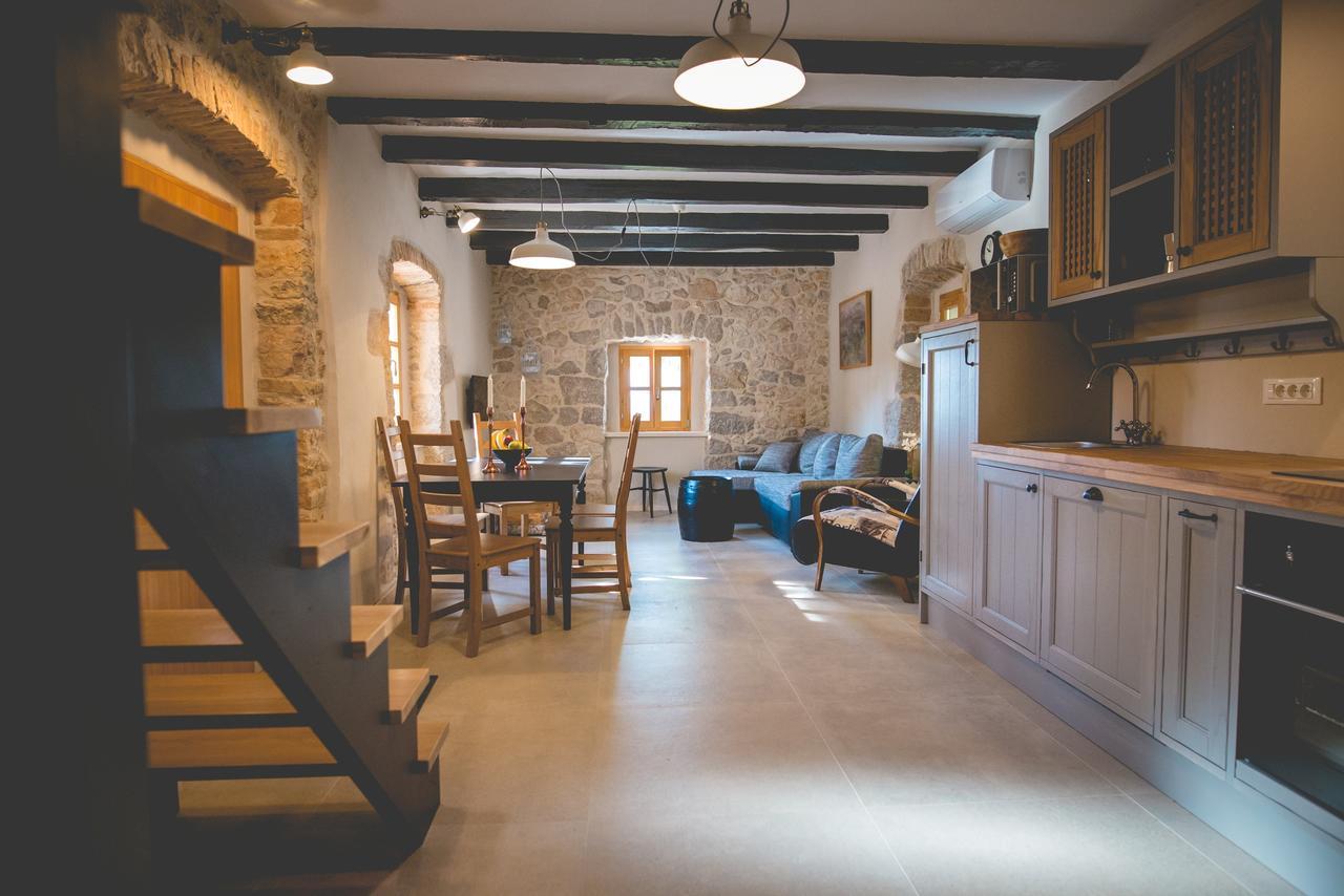 Holiday Home Jela Dobrinj エクステリア 写真