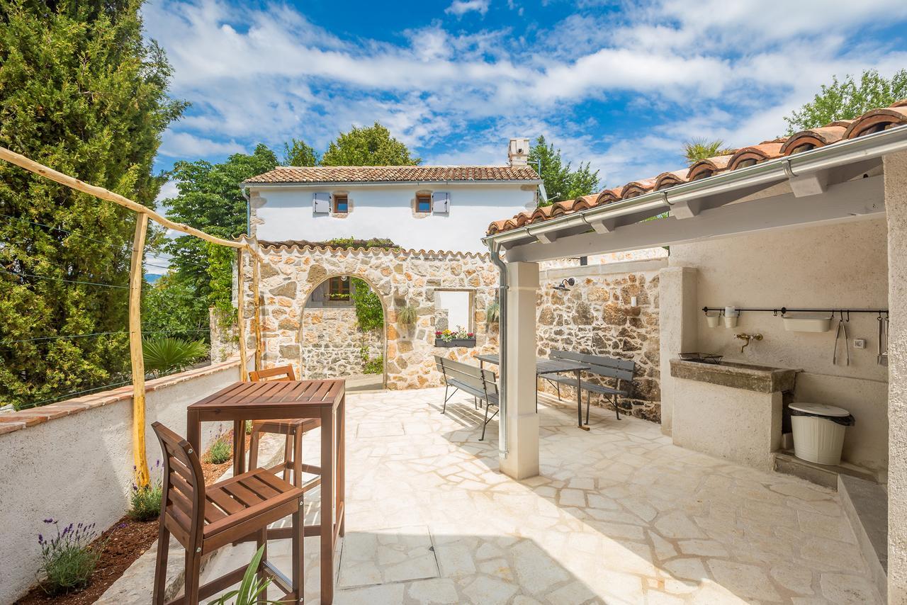 Holiday Home Jela Dobrinj エクステリア 写真