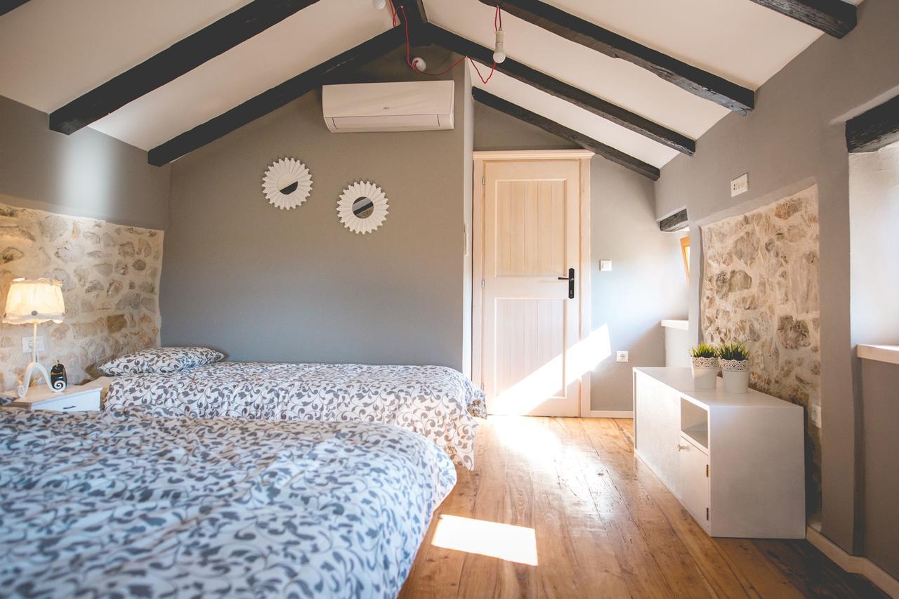 Holiday Home Jela Dobrinj エクステリア 写真