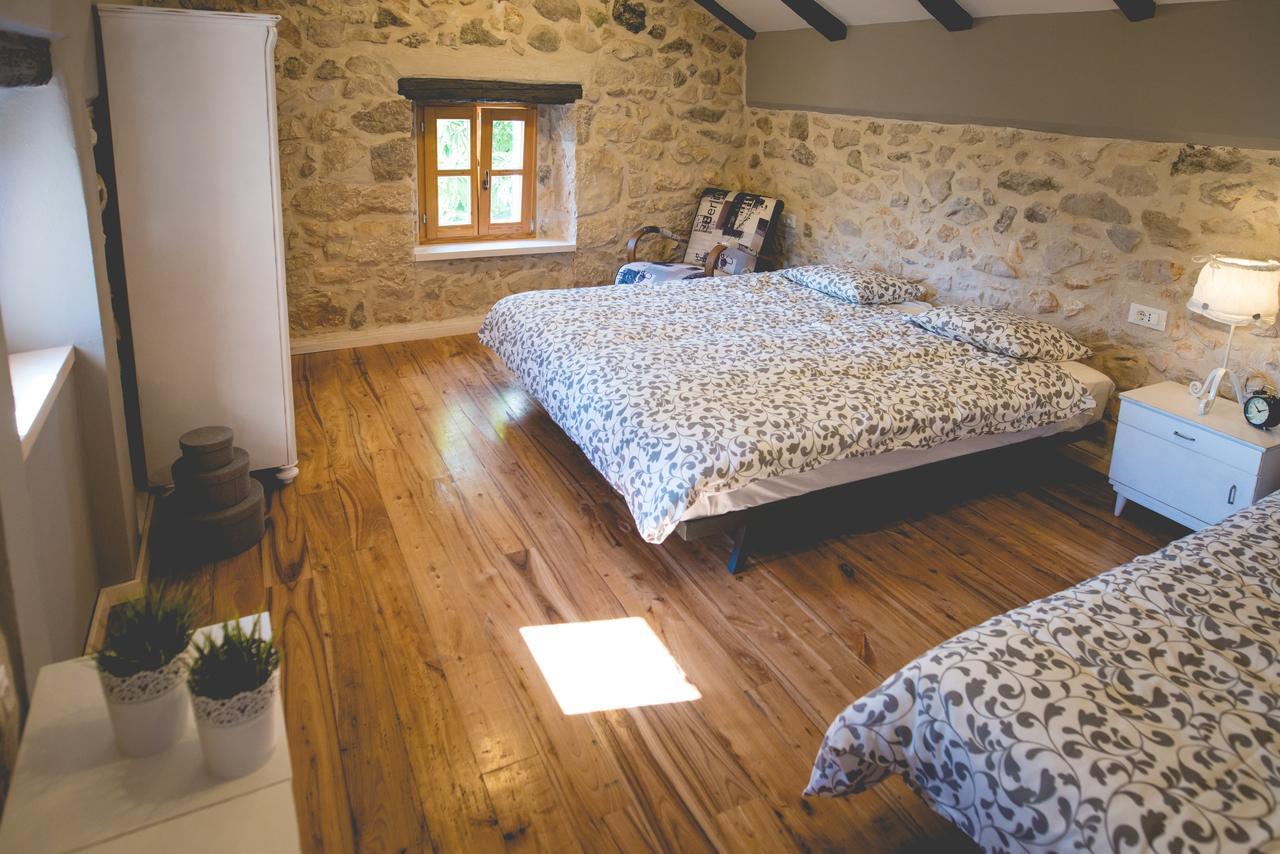 Holiday Home Jela Dobrinj エクステリア 写真