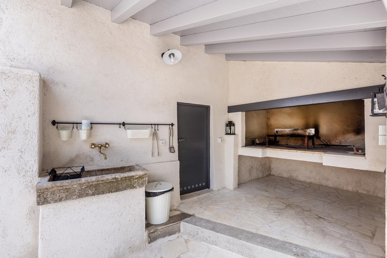 Holiday Home Jela Dobrinj エクステリア 写真