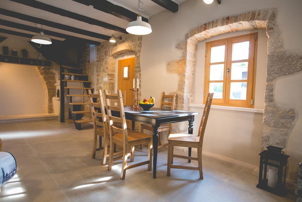 Holiday Home Jela Dobrinj エクステリア 写真