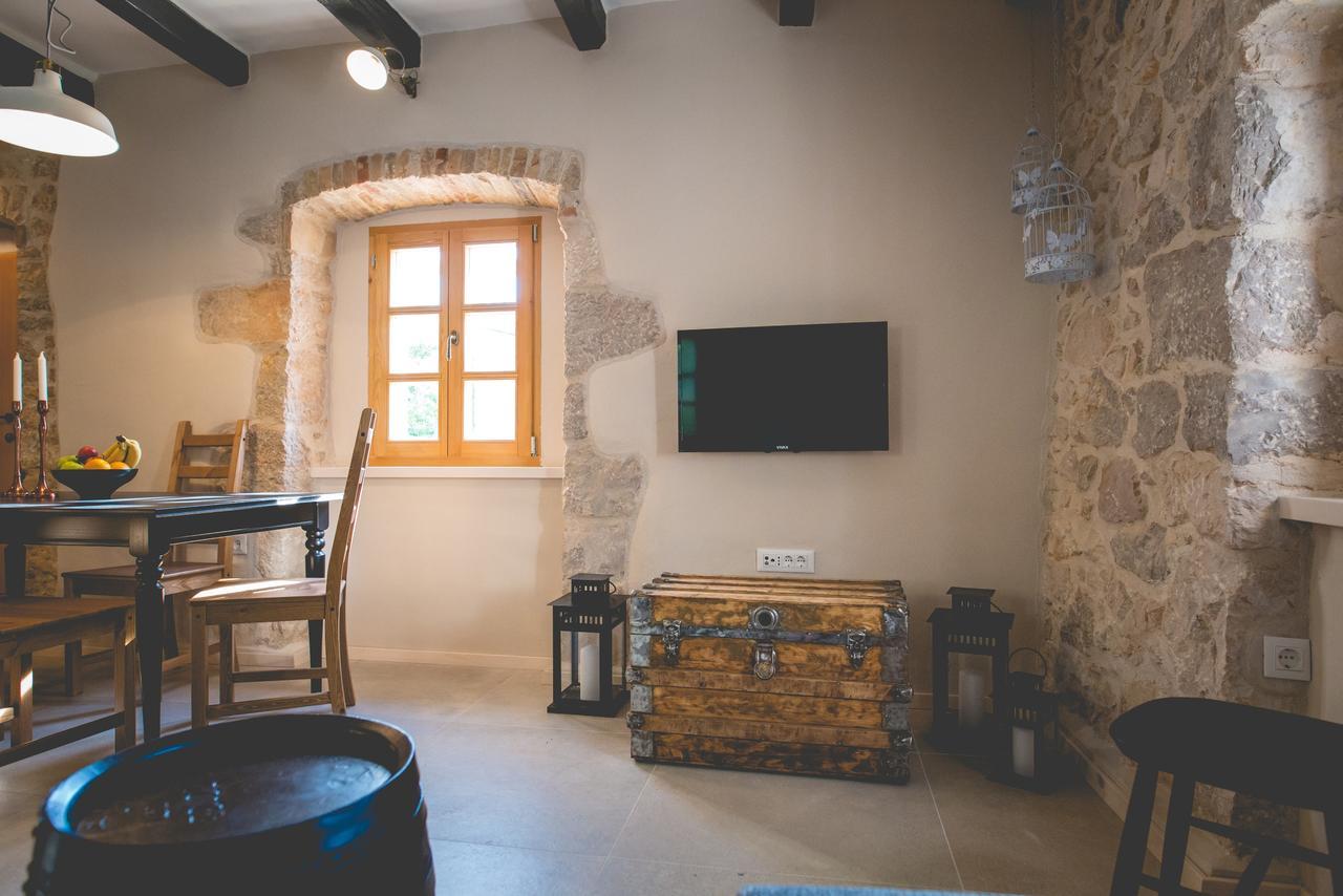 Holiday Home Jela Dobrinj エクステリア 写真