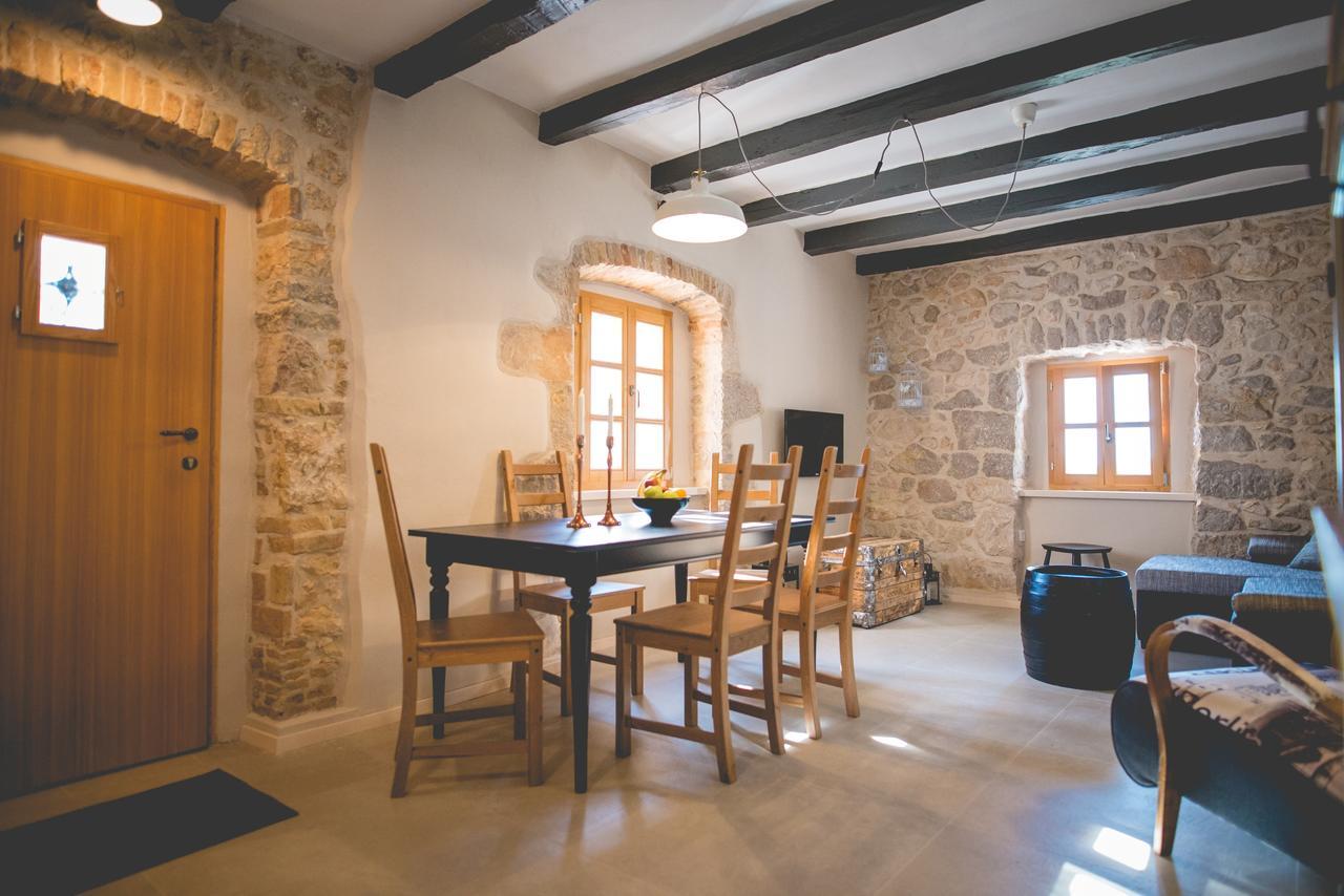 Holiday Home Jela Dobrinj エクステリア 写真
